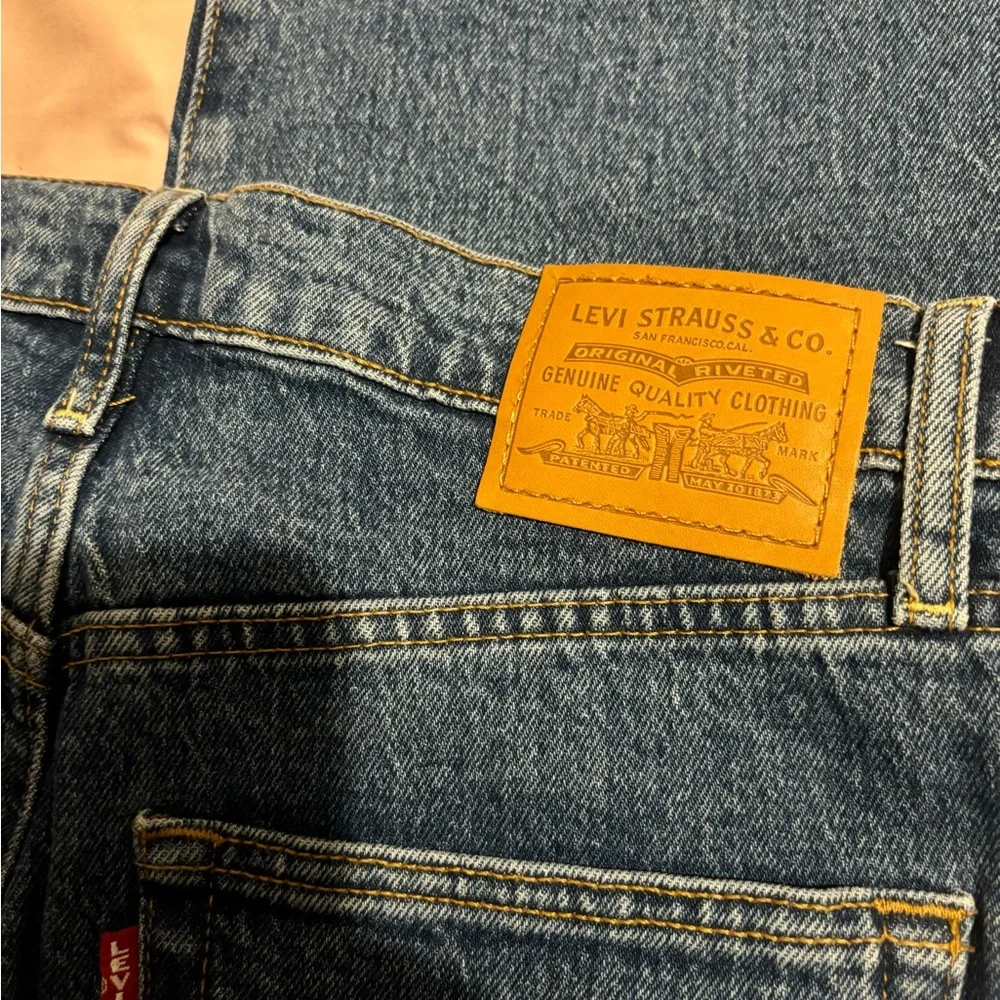 Levi’s Ribcage Jeans - Picture 3 of 4